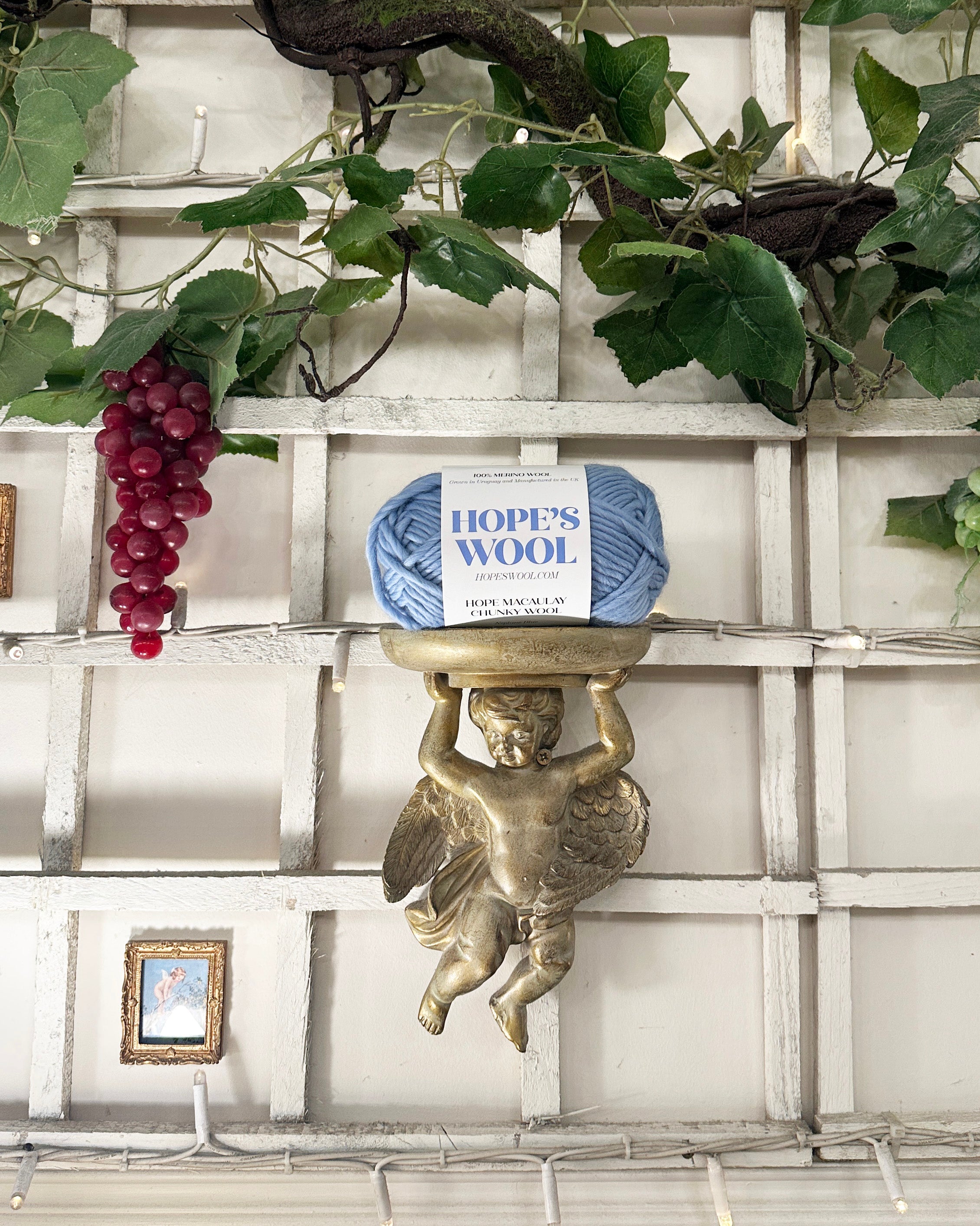 Pink cookie that looks like a pink ball of wool